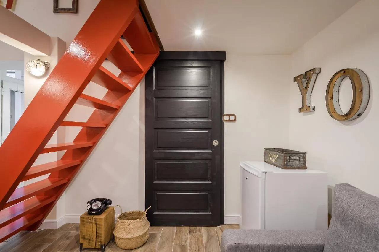 Megszunt-Bohemic Style Apartment With Jacuzzi & Terrace Budapest