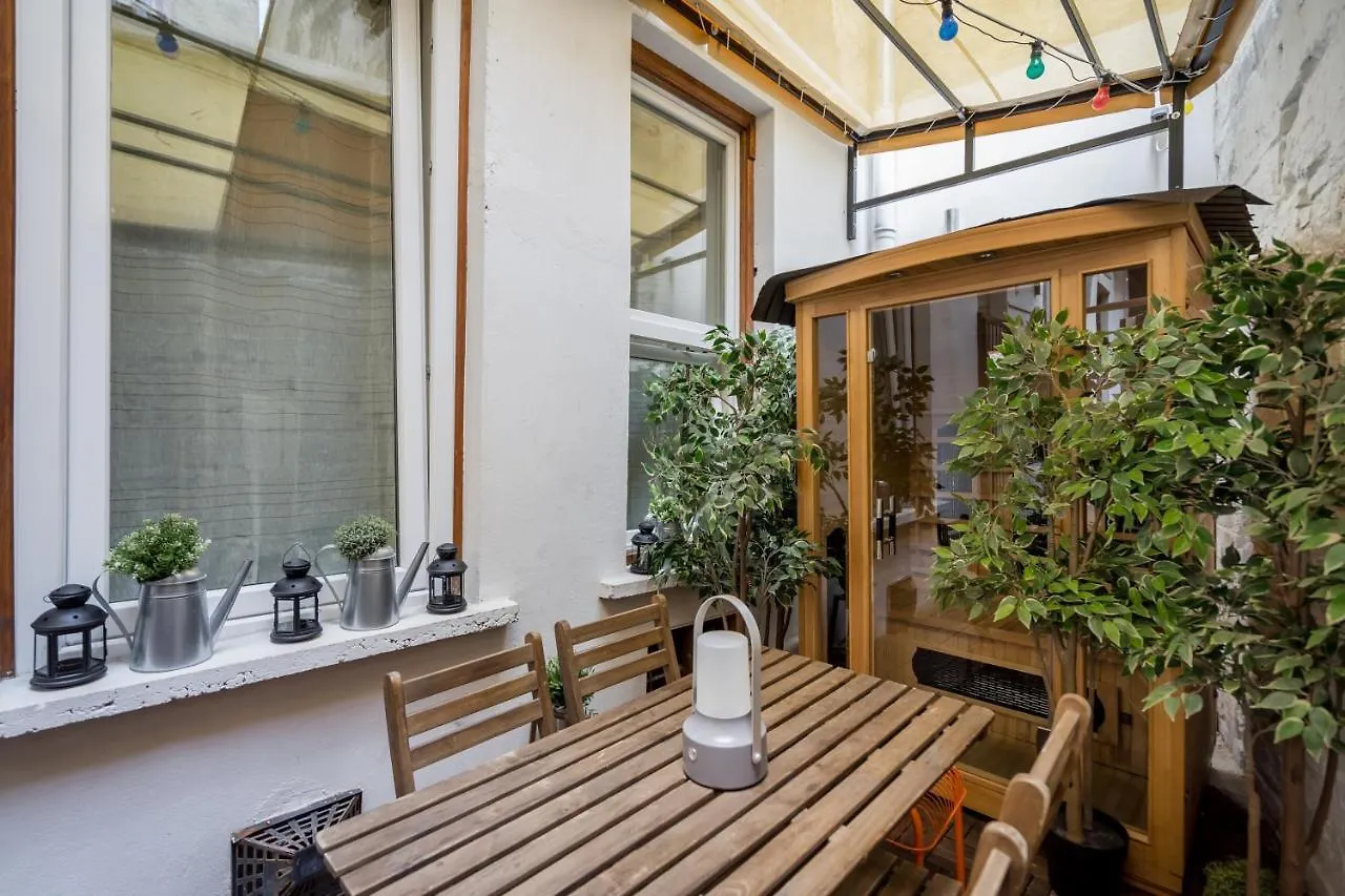 Megszunt-Bohemic Style Apartment With Jacuzzi & Terrace Budapest