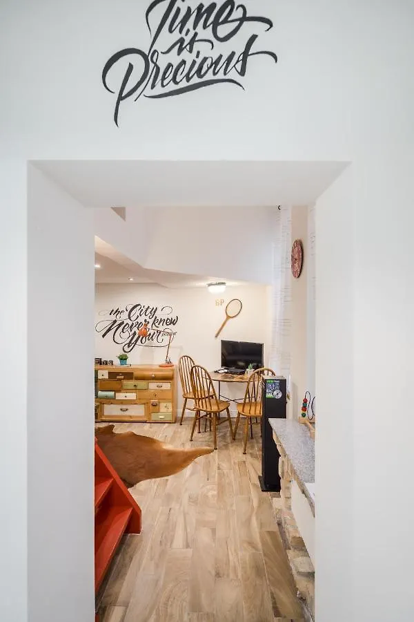 Megszunt-Bohemic Style Apartment With Jacuzzi & Terrace Budapest
