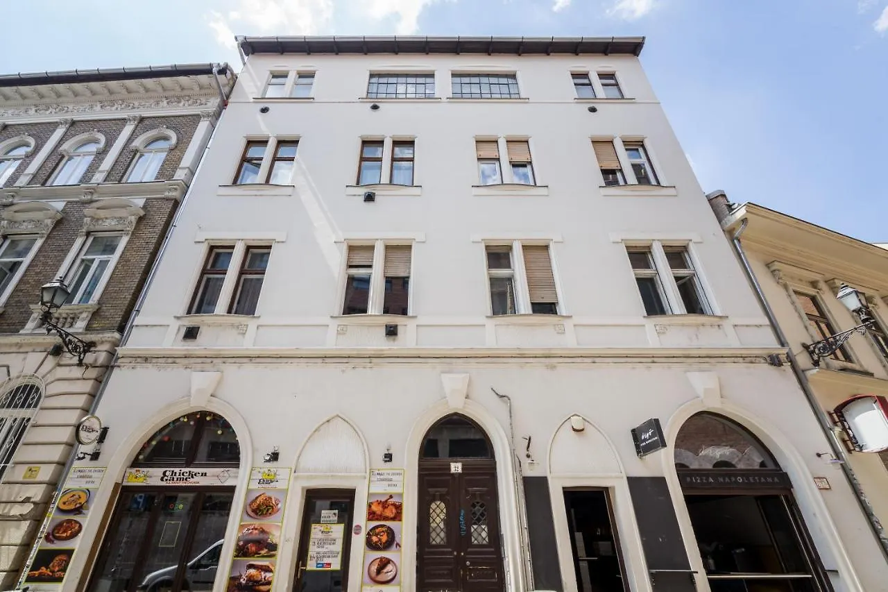 Megszunt-Bohemic Style Apartment With Jacuzzi & Terrace Budapest Hungary