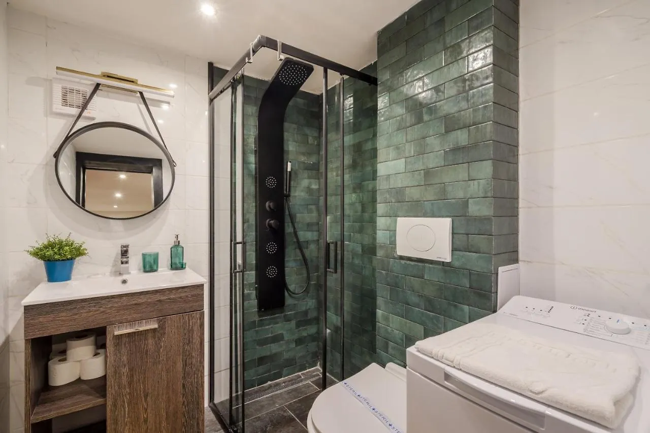 Megszunt-Bohemic Style Apartment With Jacuzzi & Terrace Budapest