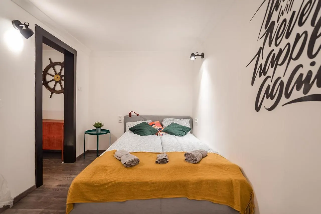 Megszunt-Bohemic Style Apartment With Jacuzzi & Terrace Budapest