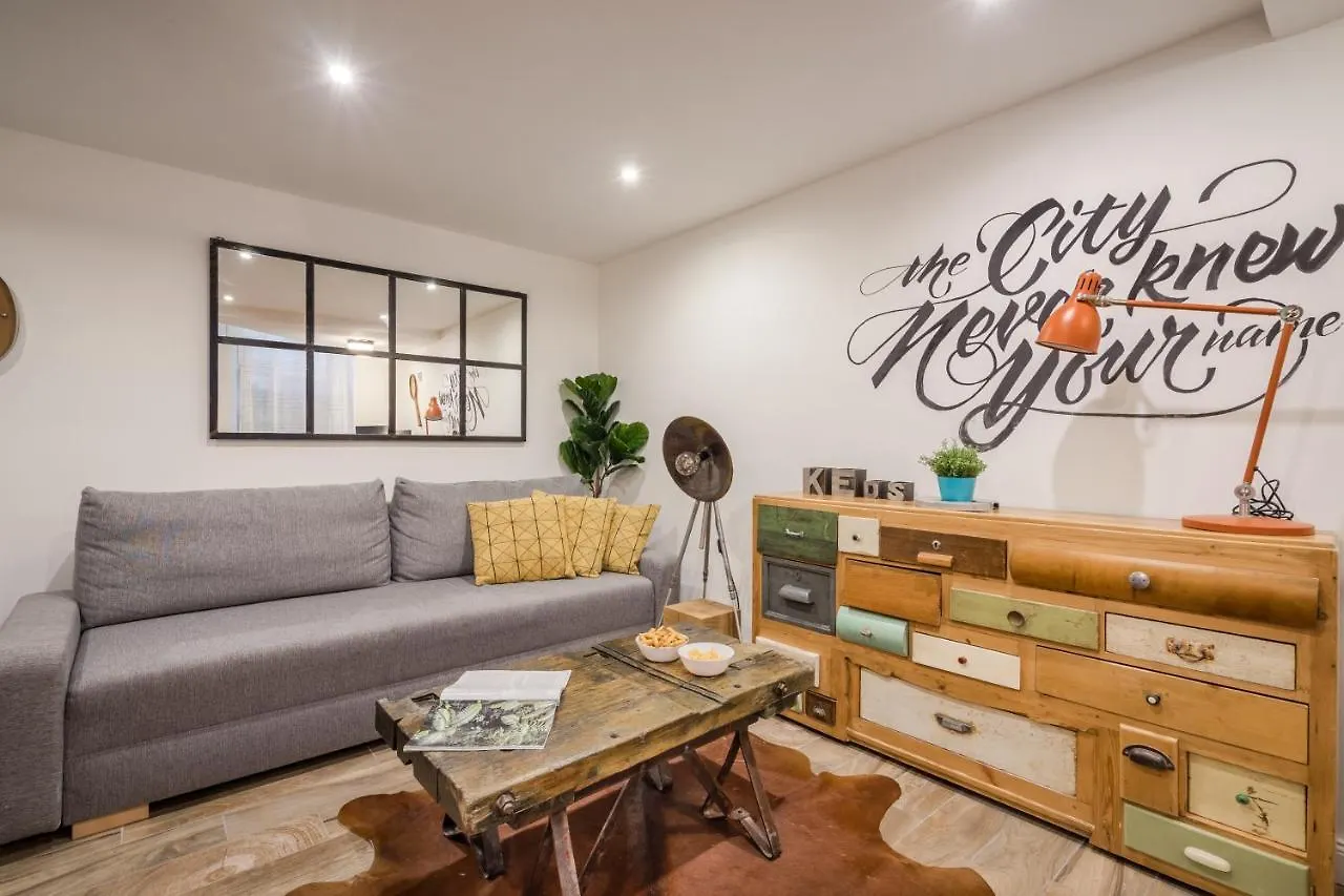 Megszunt-Bohemic Style Apartment With Jacuzzi & Terrace Budapest
