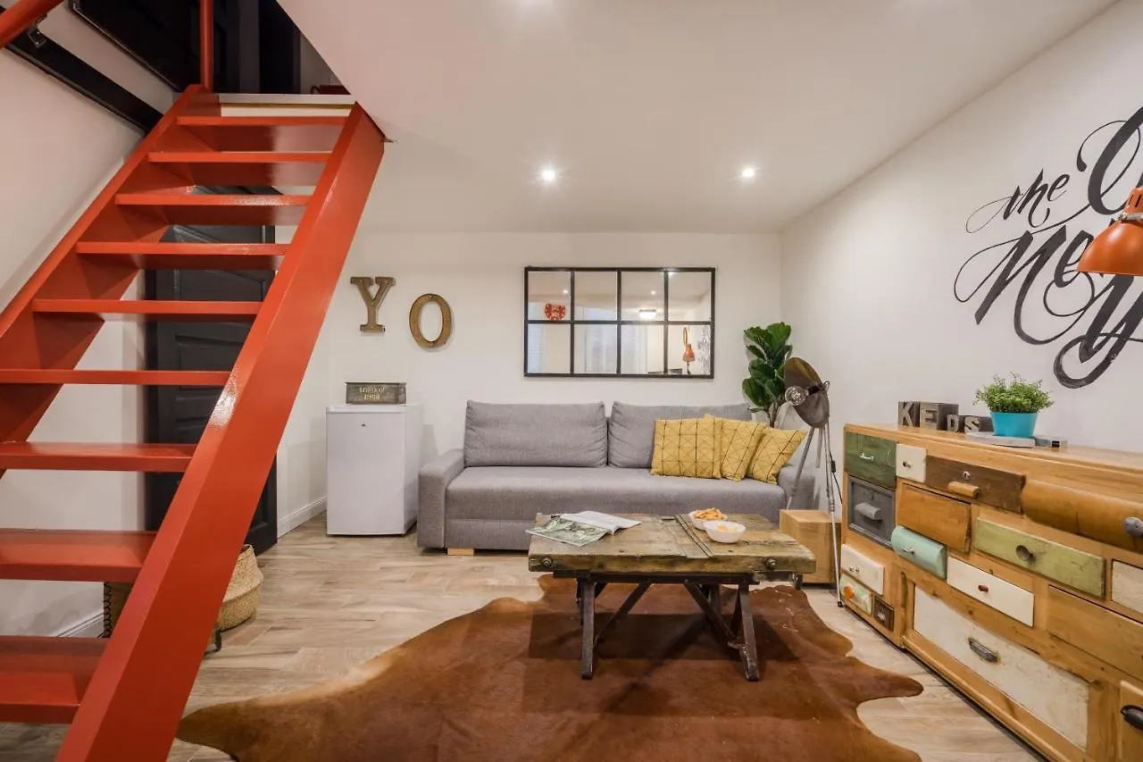 Megszunt-Bohemic Style Apartment With Jacuzzi & Terrace Budapest Hungary